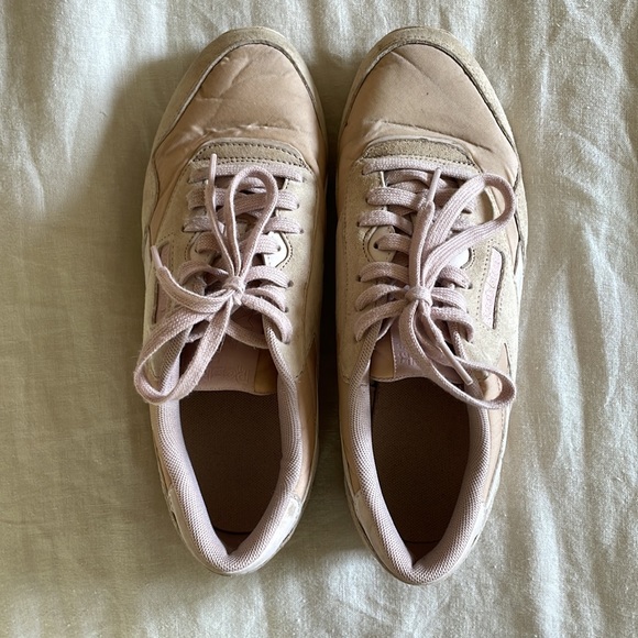 Pink Reebok - Picture 4 of 4